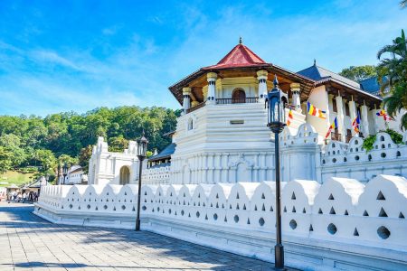 temple-tooth-kandy-sri-lanka-shutterstock_1037797372_24beb3388c (1) temple-tooth-kandy-sri-lanka-shutterstock_1037797372_24beb3388c (1)